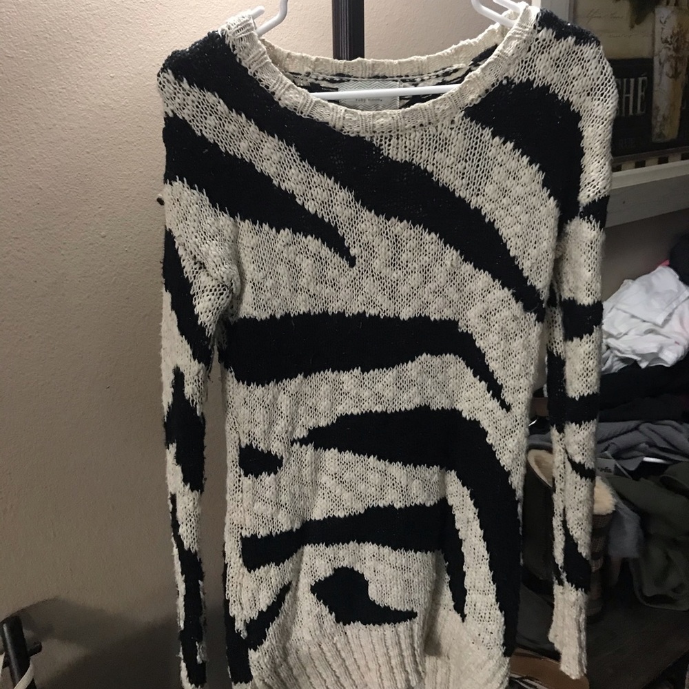Cute zebra print‎ sweater